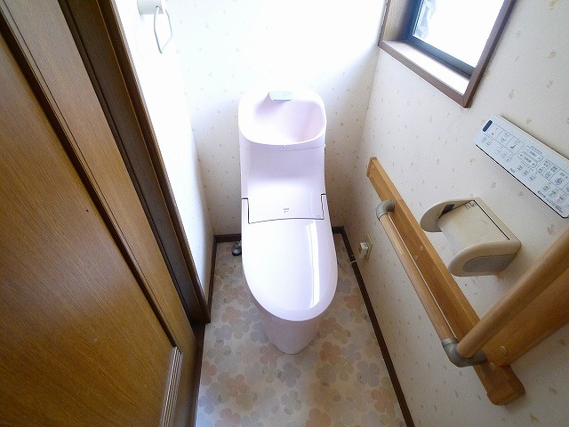 生駒市北新町 戸建のトイレ