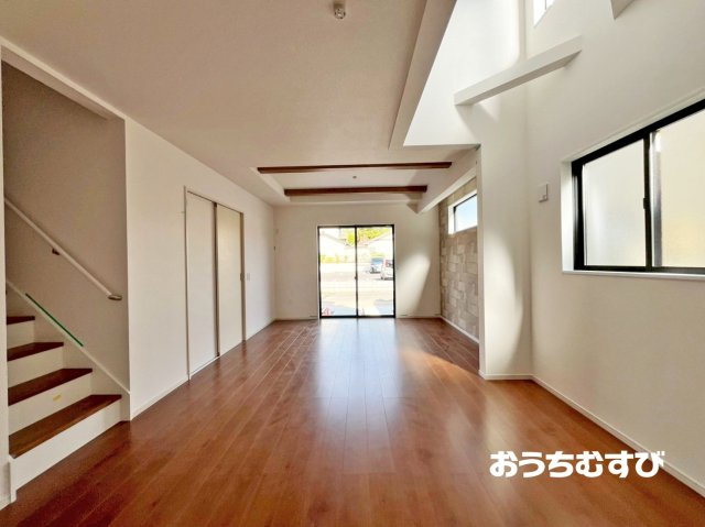 名東区大針1期(全5棟)の居間・リビング