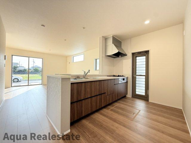 リーブルガーデン高松市中間町第四の洗面所|ゆったりとスペースのある洗面所