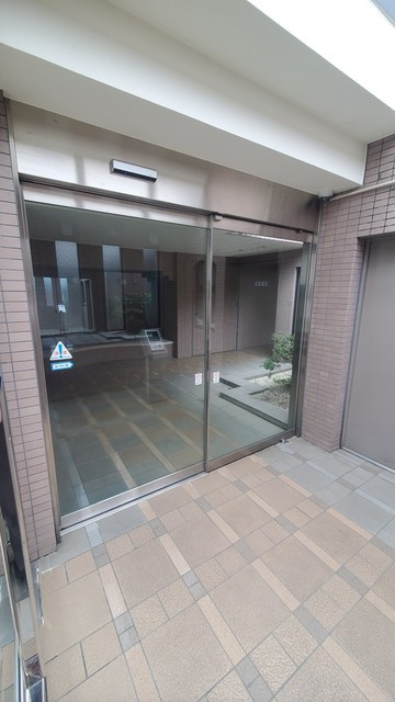 あざみ野スカイマンションのエントランス