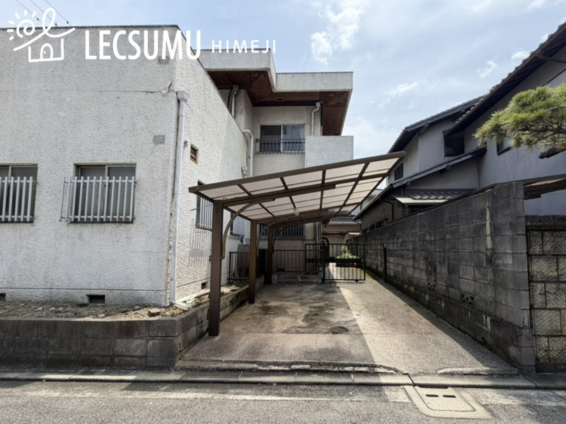 姫路市飾磨区須加／中古戸建の駐車場