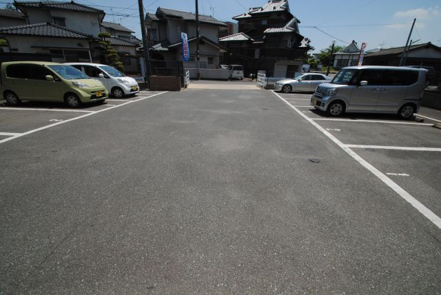 ルミエール合川の駐車場
