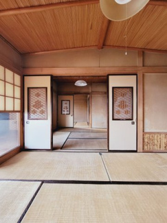 【和室】 | 南アルプス市小笠原　敷地101坪・北東角地 中古住宅 | 2階6帖東側和室・4.5帖和室
