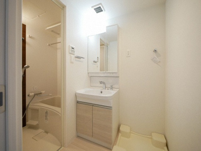 【洗面所】 | アドバンス西梅田ビオス | 忙しい朝には欠かせない洗面所です