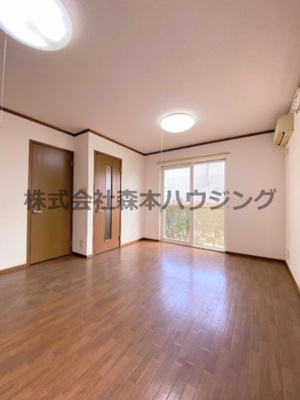 【居間・リビング】 | 　ヴィヴァン・ノールB棟 | こちらのリビングで趣味の時間をお楽しみください