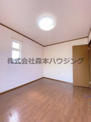 【洋室】 | 　ヴィヴァン・ノールB棟 | 広々とした洋室です