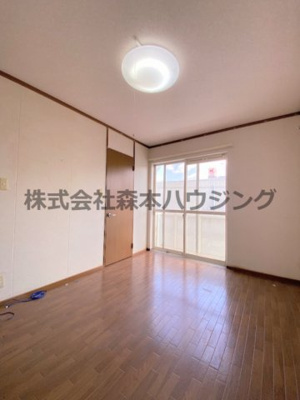 【洋室】 | 　ヴィヴァン・ノールB棟 | 広々とした洋室です