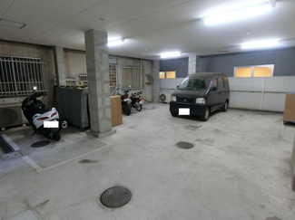 【駐車場】