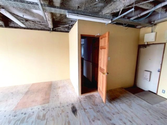 マンションセンチュリー１階　倉庫事務所の内装