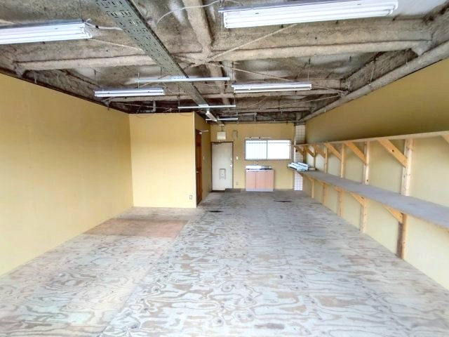 マンションセンチュリー１階　倉庫事務所の内装