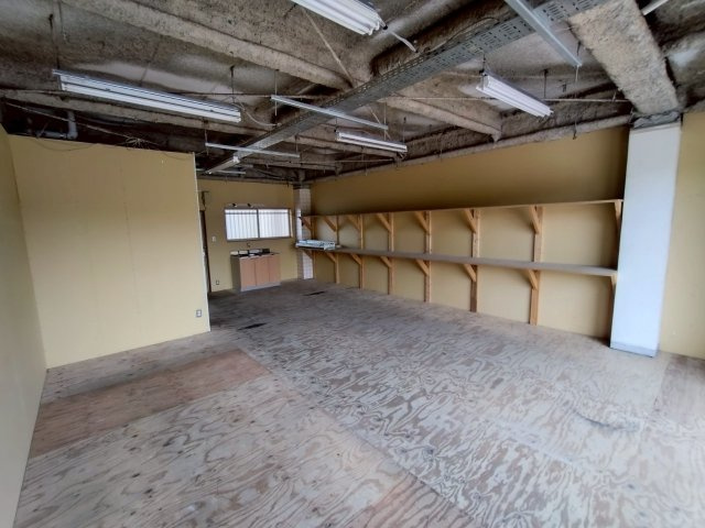 マンションセンチュリー１階　倉庫事務所の内装