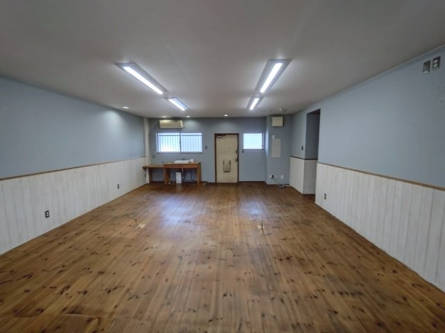 マンションセンチュリー１階　倉庫事務所の内装