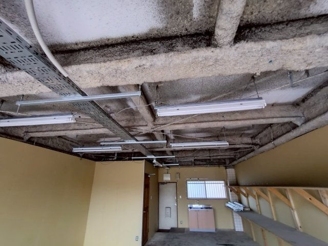 マンションセンチュリー１階　倉庫事務所の内装
