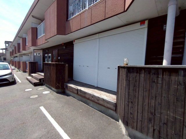 マンションセンチュリー１階　倉庫事務所の外観