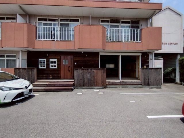 マンションセンチュリー１階　倉庫事務所の外観