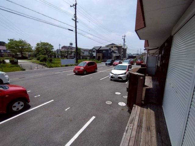 マンションセンチュリー１階　倉庫事務所の駐車場