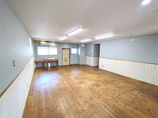 マンションセンチュリー１階　倉庫事務所の内装