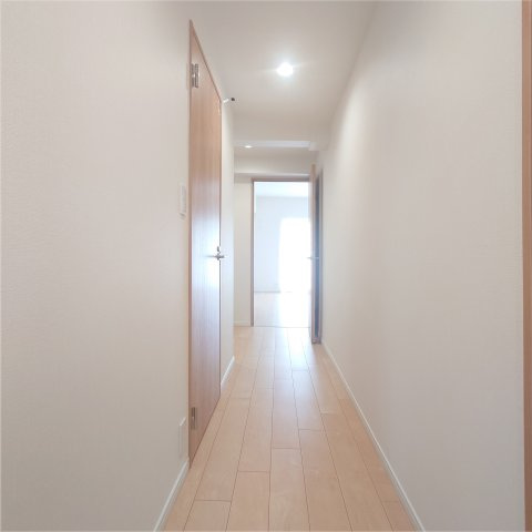 緑の街四号棟の玄関|玄関を入り右が居室