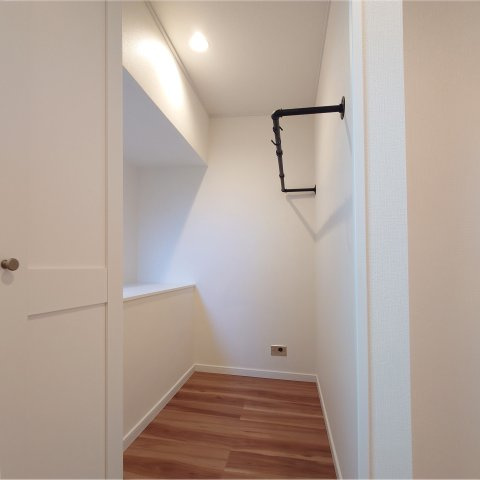 ライオンズマンション長者ヶ崎のその他|洋室につながっている、DENと呼ぶべきかWICと呼ぶべきか。使う人の好みで姿を変えるスペース