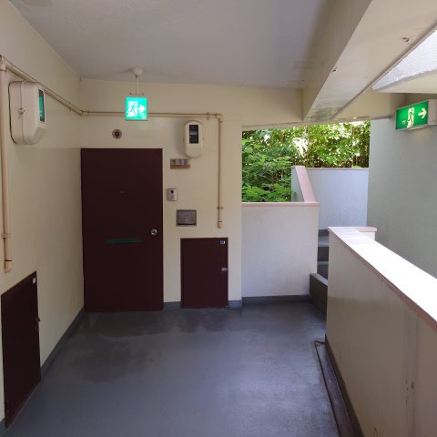 ライオンズマンション長者ヶ崎の玄関|秘密基地感の強い玄関