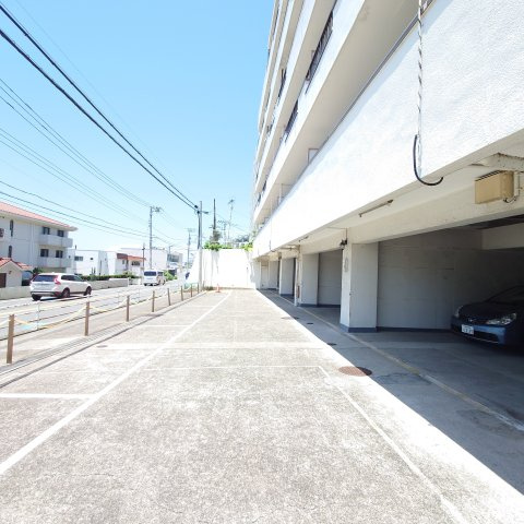 ライオンズマンション長者ヶ崎の駐車場|駐車場は広めです
