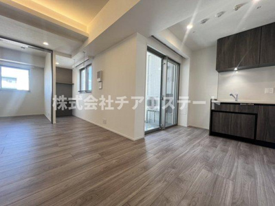 【居間・リビング】 | ブランシエスタ上野 | こちらのリビングで趣味の時間をお楽しみください