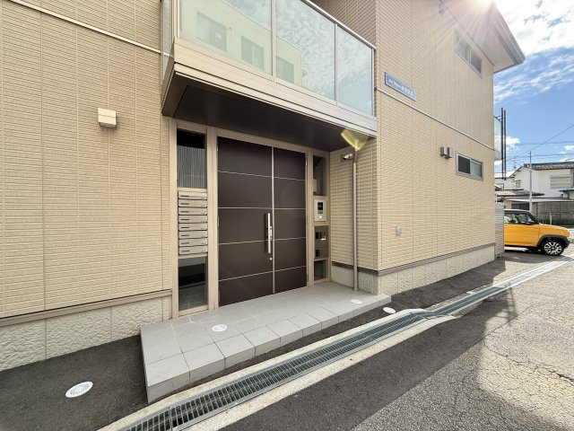 シャーメゾン朝倉駅前のエントランス