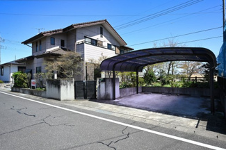 【外観】 | カーポート付きでお庭もお部屋もひろびろの物件です！
ぜひ一度ご見学ください！