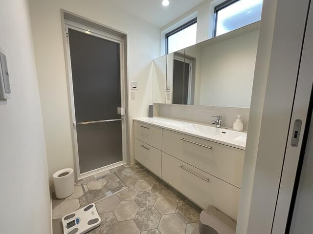 宇都宮市峰２丁目　3ＬＤＫ　中古住宅の独立洗面台