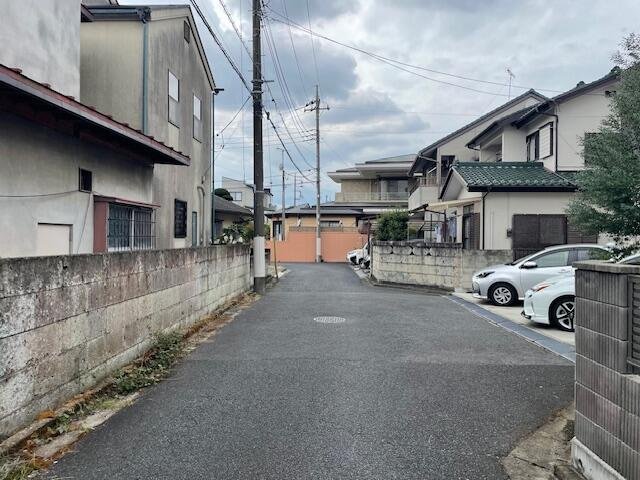 宇都宮市峰２丁目　3ＬＤＫ　中古住宅の前面道路含む現地写真