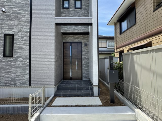 松戸市中和倉新築戸建【八ヶ崎小学校：10分】のエントランス|エントランス・玄関ポーチ