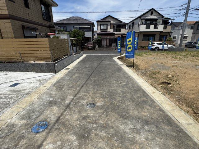 松戸市中和倉新築戸建【八ヶ崎小学校：10分】の前面道路含む現地写真|東側前面道路・幅員約4.5ｍ