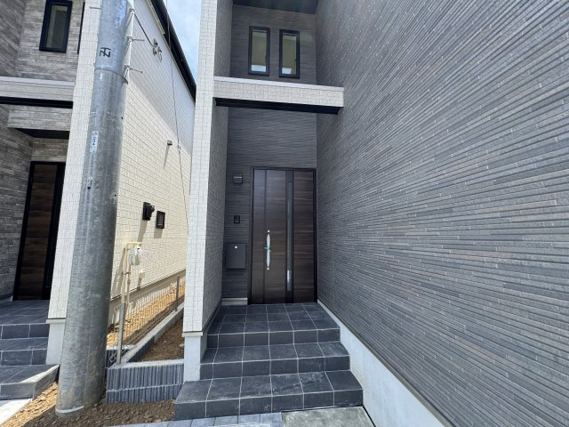 松戸市中和倉新築戸建【八ヶ崎小学校：10分】のエントランス|エントランス・玄関ポーチ