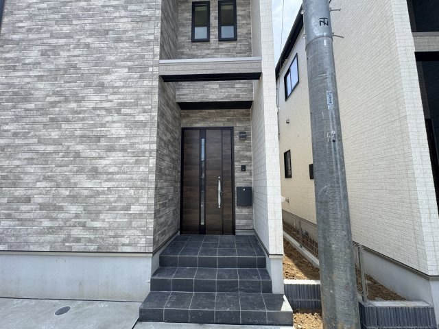 松戸市中和倉新築戸建【八ヶ崎小学校：10分】のエントランス|エントランス・玄関ポーチ