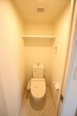 ★落ち着ける独立したトイレスペース★