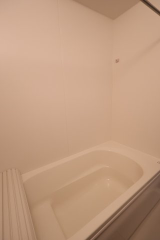 《仲介手数料無料》見沼区大字蓮沼980-7(全1戸)新築一戸建てずっとプラスの浴室|撮影日 2025年10月24日 14:00 曇り
