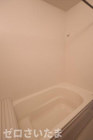 《仲介手数料無料》見沼区大字蓮沼980-7(全1戸)新築一戸建てずっとプラスの浴室|撮影日 2025年10月24日 14:00 曇り
