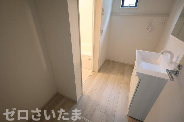 《仲介手数料無料》見沼区大字蓮沼980-7(全1戸)新築一戸建てずっとプラスのランドリースペース|撮影日 2025年10月24日 14:00 曇り
