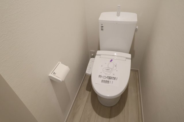 《仲介手数料無料》見沼区大字蓮沼980-7(全1戸)新築一戸建てずっとプラスのトイレ|撮影日 2025年10月24日 14:00 曇り
