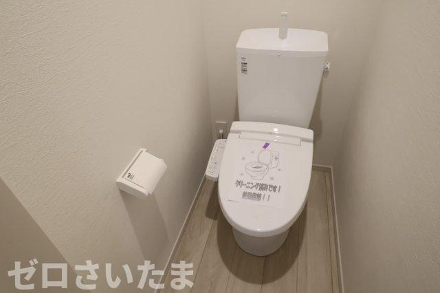 《仲介手数料無料》見沼区大字蓮沼980-7(全1戸)新築一戸建てずっとプラスのトイレ|撮影日 2025年10月24日 14:00 曇り
