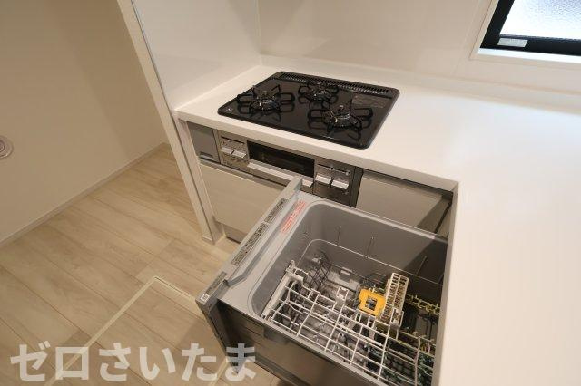 《仲介手数料無料》見沼区大字蓮沼980-7(全1戸)新築一戸建てずっとプラスのキッチン|撮影日 2025年10月24日 14:00 曇り
