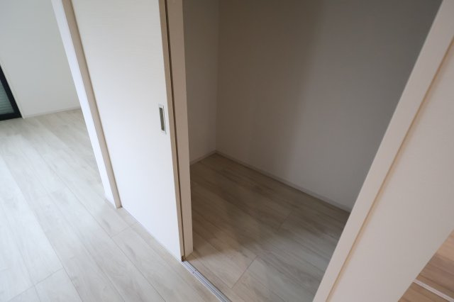 《仲介手数料無料》見沼区大字蓮沼980-7(全1戸)新築一戸建てずっとプラスの収納|撮影日 2025年10月24日 14:00 曇り
