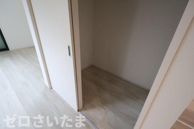 《仲介手数料無料》見沼区大字蓮沼980-7(全1戸)新築一戸建てずっとプラスの収納|撮影日 2025年10月24日 14:00 曇り
