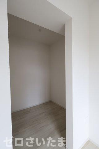 《仲介手数料無料》見沼区大字蓮沼980-7(全1戸)新築一戸建てずっとプラスの収納|撮影日 2025年10月24日 14:00 曇り
