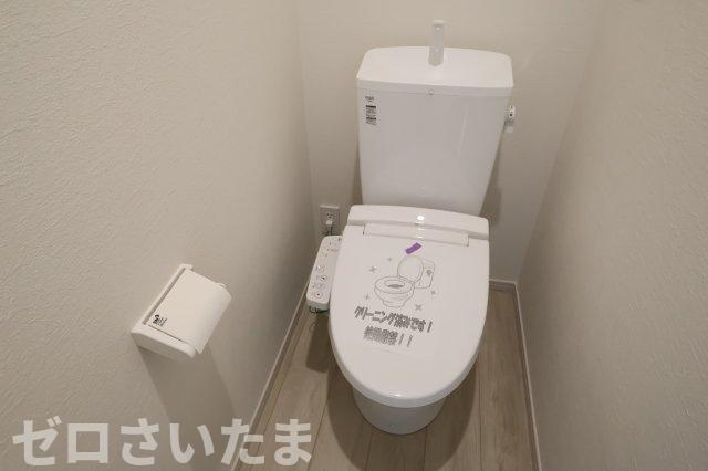 《仲介手数料無料》見沼区大字蓮沼980-7(全1戸)新築一戸建てずっとプラスのトイレ|撮影日 2025年10月24日 14:00 曇り
