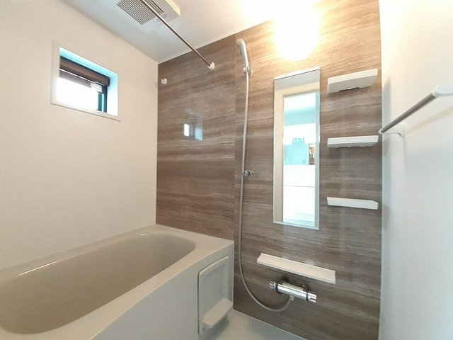 ニューバンブスⅤの浴室|落ち着いた空間のお風呂です