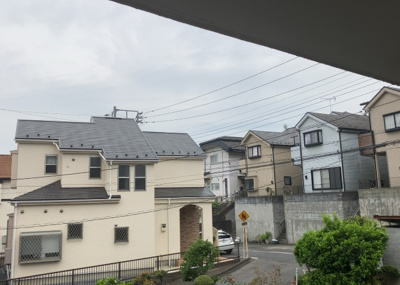 【展望】 | フラワーハイツ | 眺望の良さを楽しめるダイニングキッチンで家族団らんの時間を過ごしてはいかがでしょうか。バルコニーから見える景色を家族で眺める時間は、時間が経つのを忘れてしまいそうですね。是非、現地を見に行きましょう！