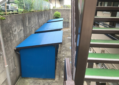 【庭】 | フラワーハイツ | 物件によっては、入居者が個人的に使用できる専用庭がついているものもあります。また、住宅の中にある土間の部分を庭と呼ぶこともあります。庭の用途は住む人によって変わり、それによってデザインもさまざまです。