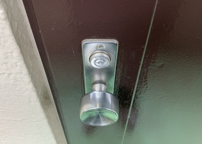 【防犯設備】 | フラワーハイツ | 当然のことではありますが、オートロックやセンサーライト、ホームセキュリティーなどの防犯設備があれば、小さいお子様がいるご家庭も安心ですよね！まず物件購入の際は、防犯設備もチェックするようにしましょう。