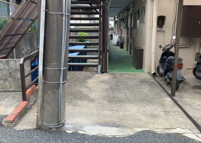 【ロビー】 | フラワーハイツ | ラウンジは、マンションの共用スペースに椅子やテーブルなどを配置した利用者が寛げる空間です。屋内型ラウンジと屋外型ラウンジがあります。共用部分の管理状況と合わせて、詳細については現地でご確認ください。